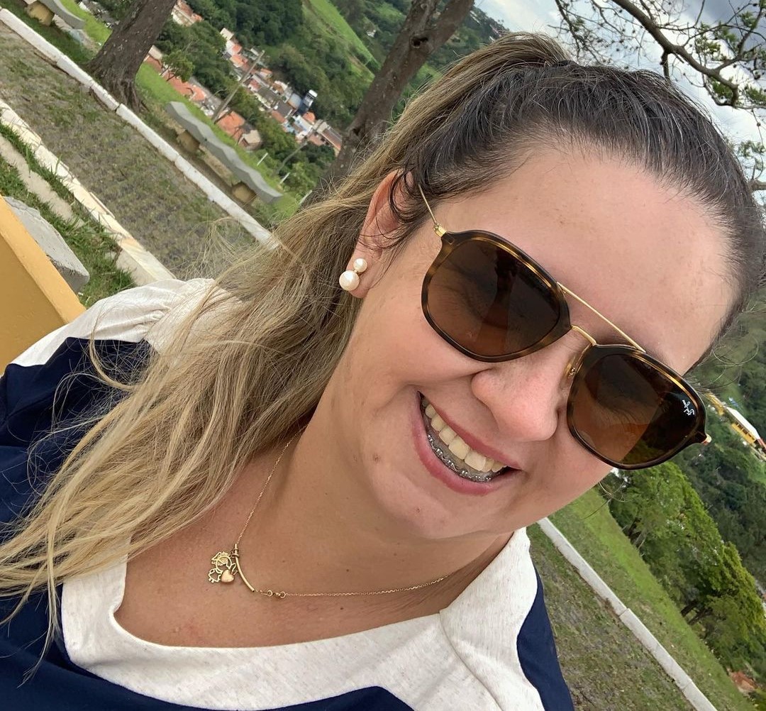 JULIANA MARINELLI